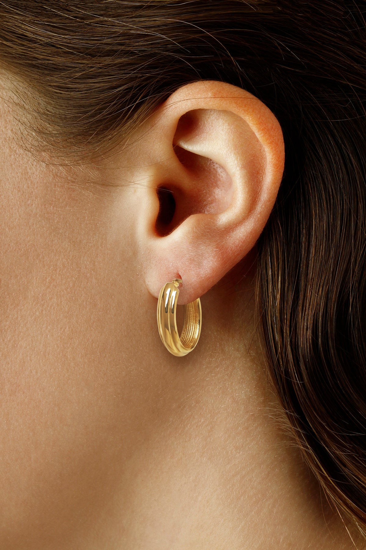 CARLA 14K YELLOW GOLD TRIPLE RIB OVAL HOOP EARRINGS