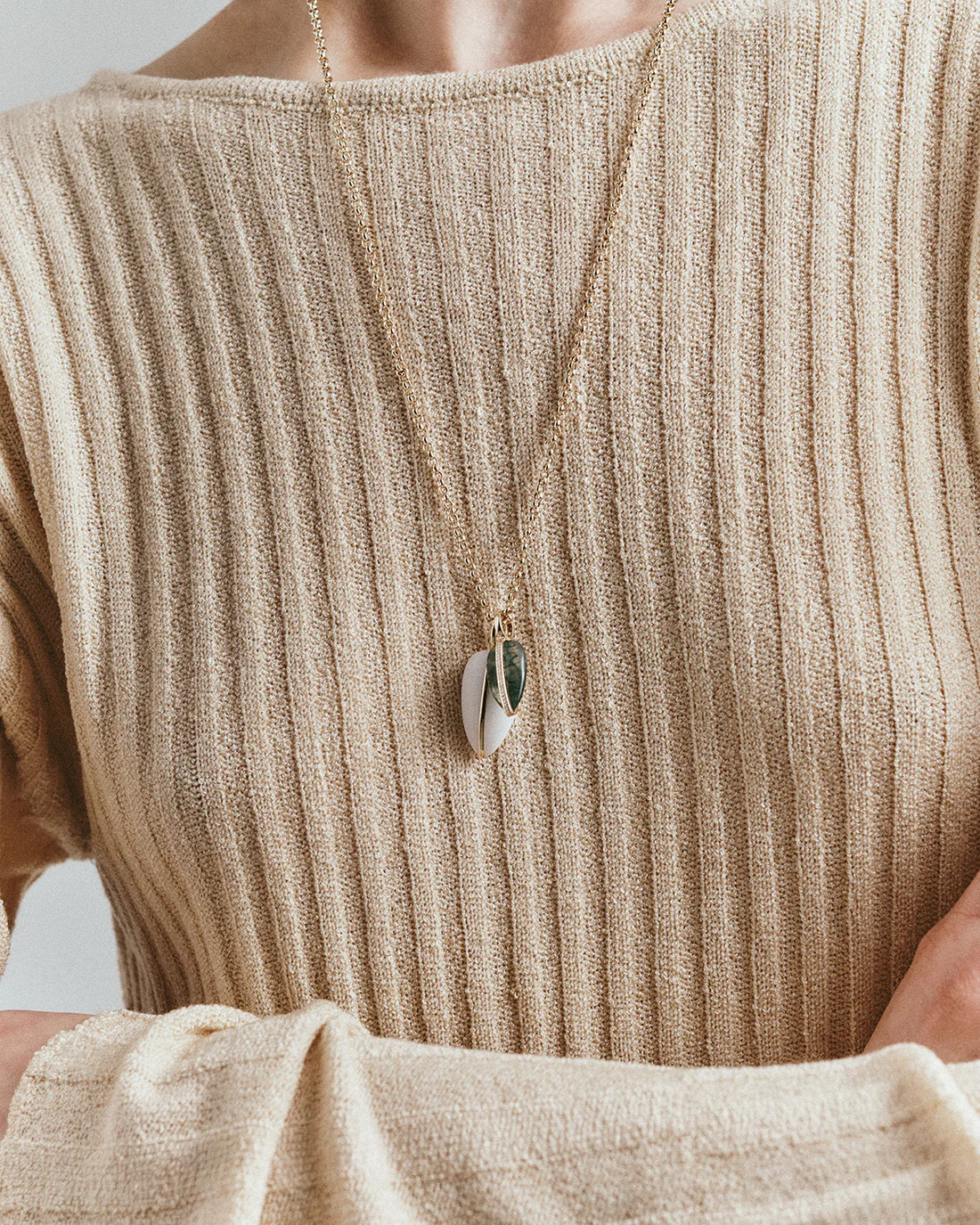 BY PARIAH LARGE PEBBLE PENDANT 14K RECYCLED YELLOW GOLD, WHITE AGATE