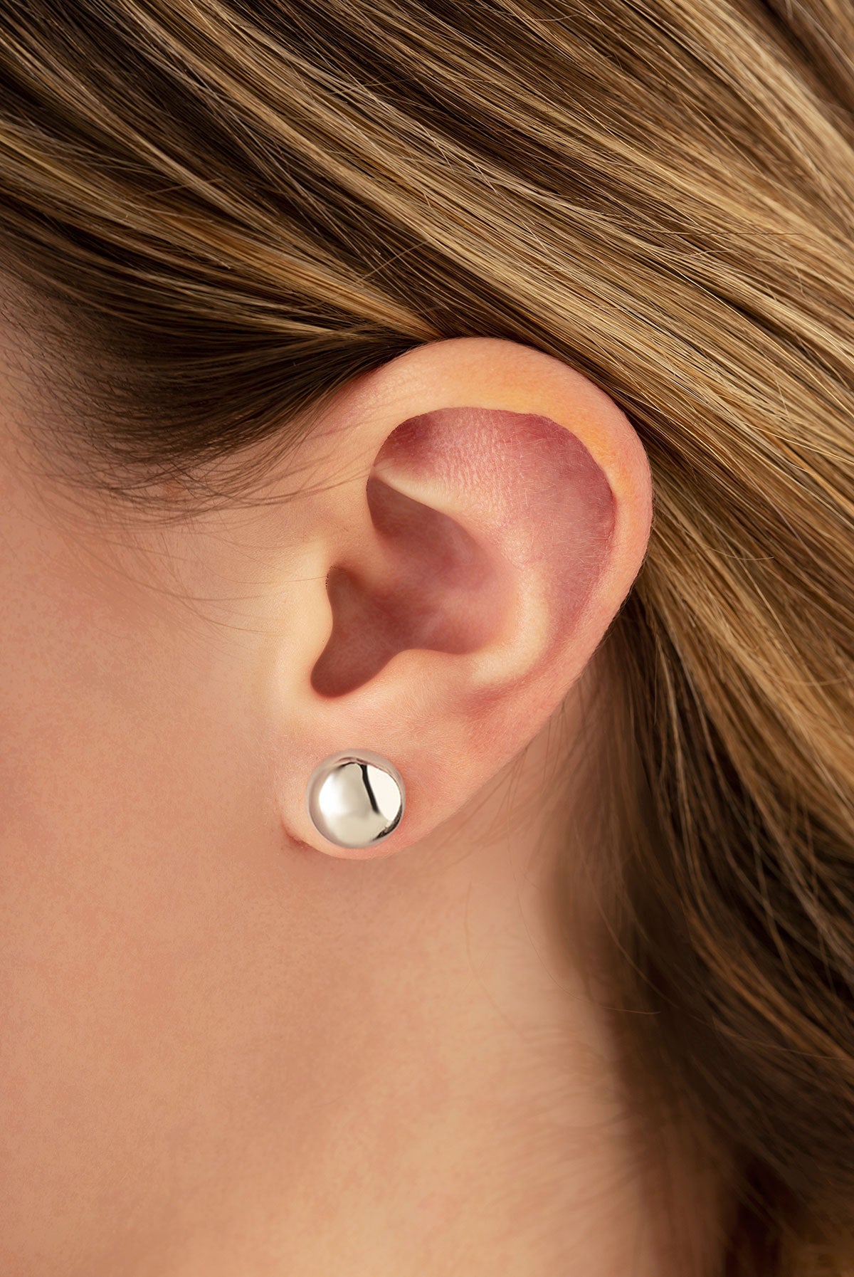 CARLA STERLING SIVLER 12MM POLISHED BUTTON STUD EARRINGS.
