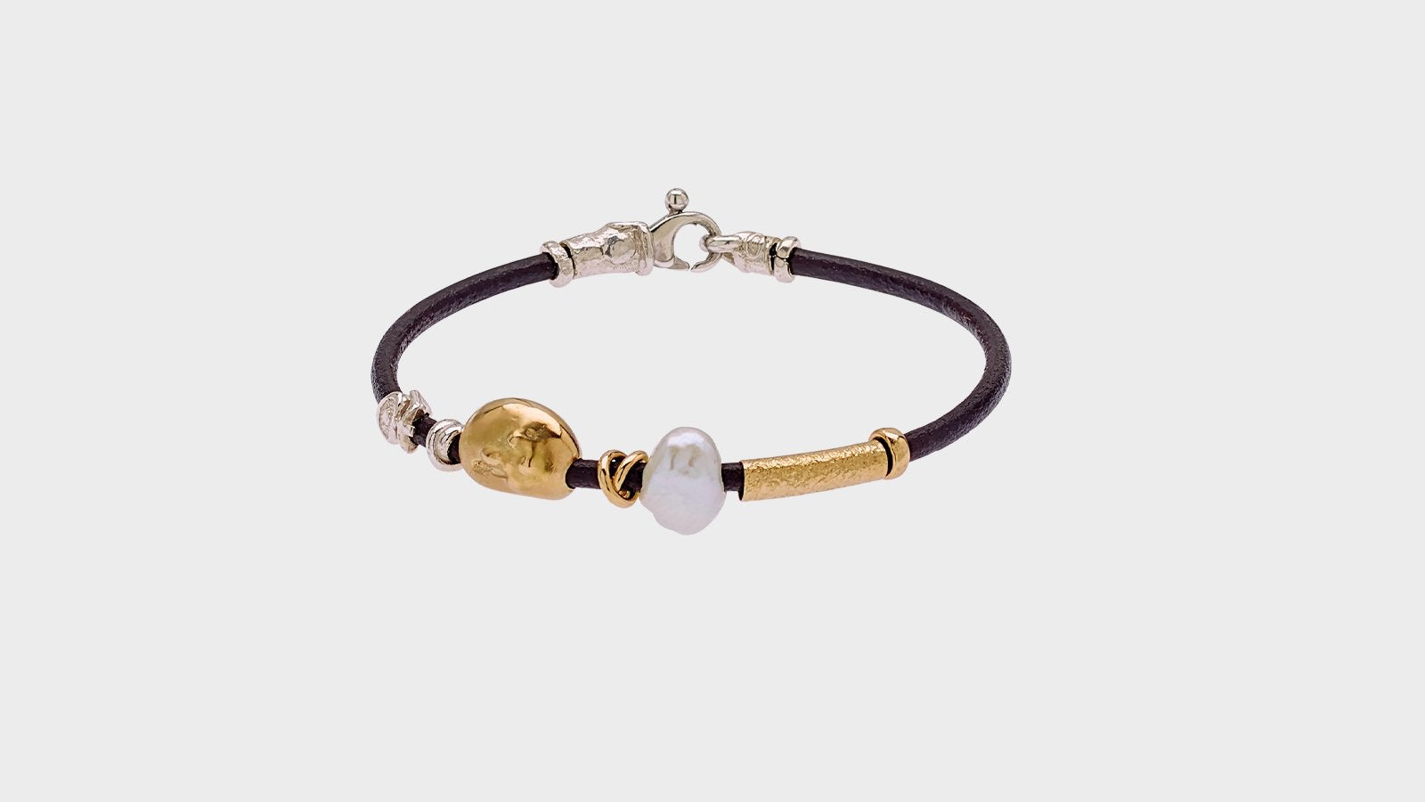 3MM LEATHER BRACELET WITH HANDMANDE 18K GOLD / SILVER ELEMENTS, AND NATURAL FRESHWATER PEARL