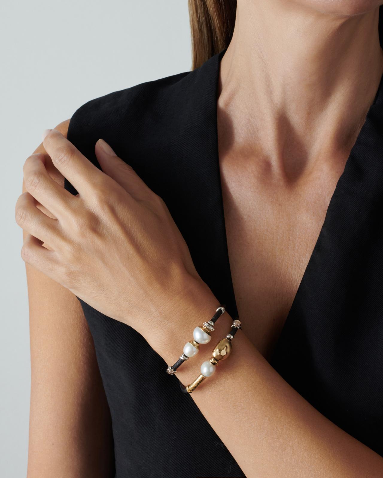 3MM LEATHER BRACELET WITH HANDMANDE 18K GOLD / SILVER ELEMENTS, AND NATURAL FRESHWATER PEARL