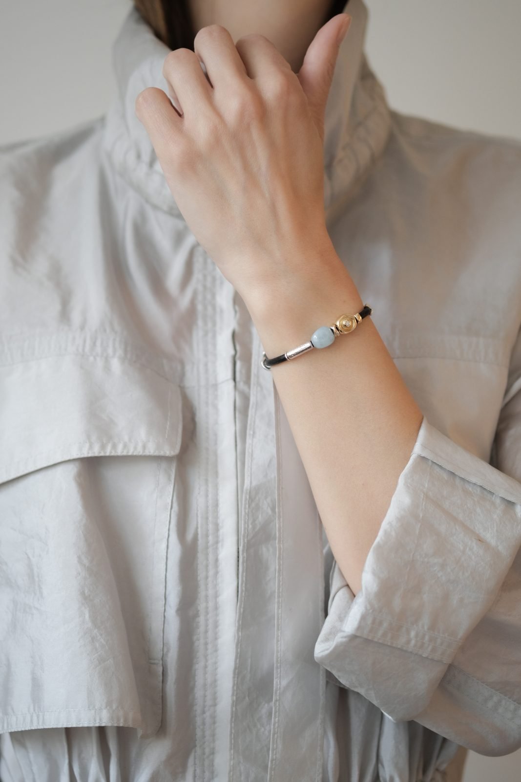 MISNAI 3MM LEATHER BRACELET WITH 18K GOLD NUGGET, DIAMOND AND AQUAMARINE