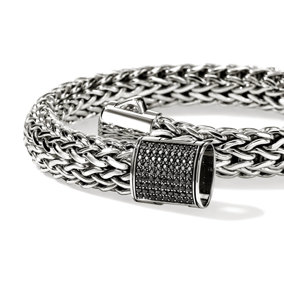 JOHN HARDY ICON 10.5MM STERLING SILVER BRACELET WITH TREATED BLACK SAPPHIRE PUSHER CLASP. SIZE MEDIUM