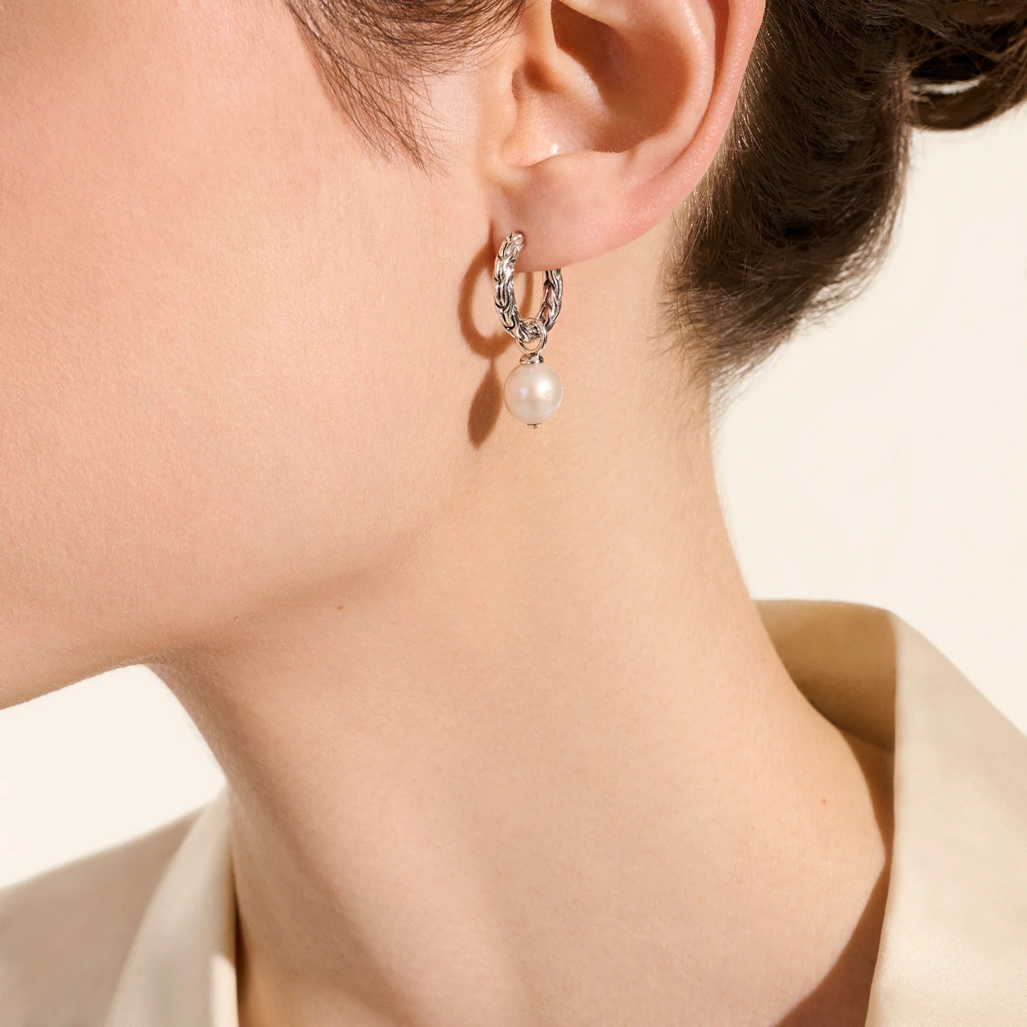 JOHN HARDY ESSENTIAL PEARL HOOP EARRING, STERLING SILVER, 16MM