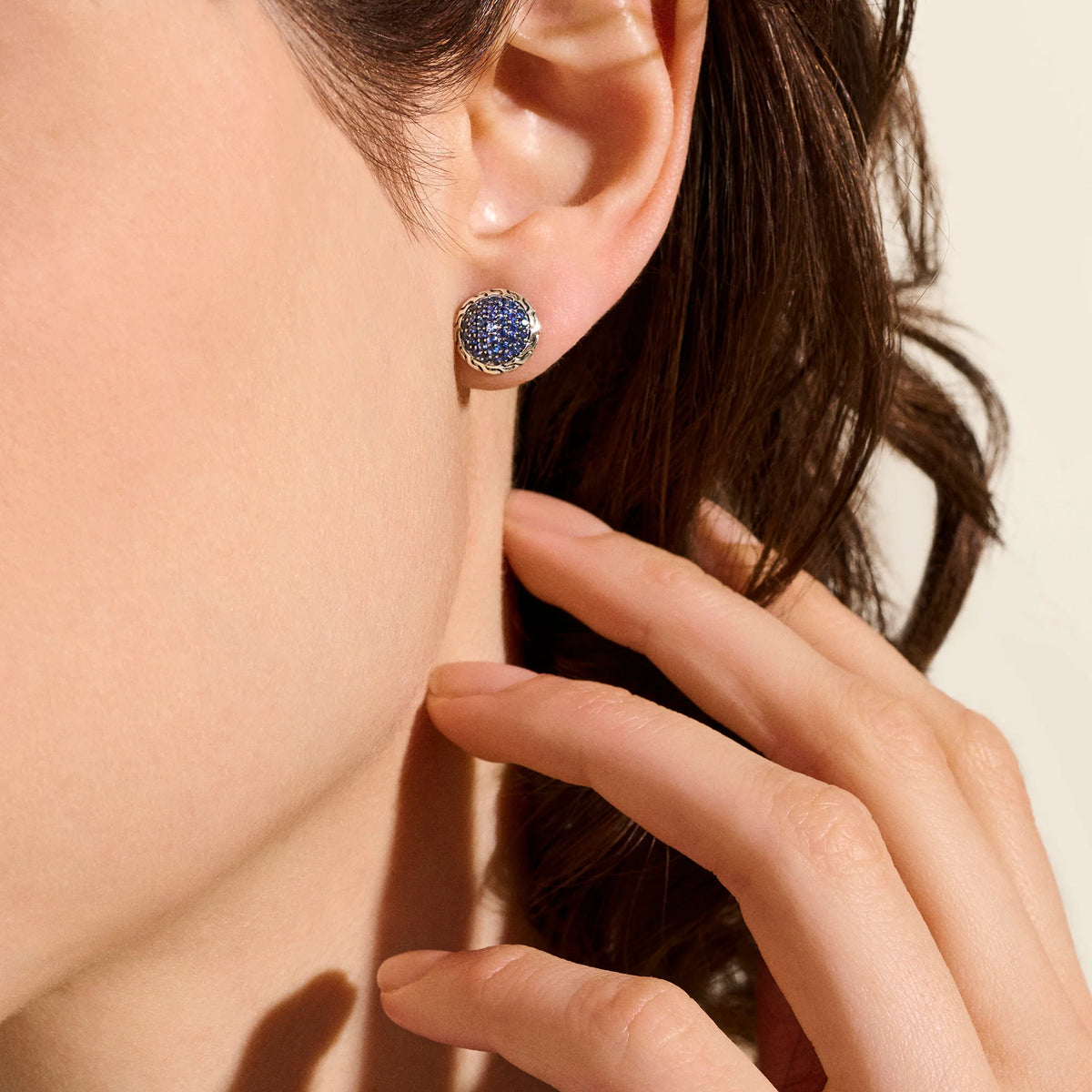 JOHN HARDY ESSENTIALS SILVER 10MM STUD EARRINGS WITH BLUE SAPPHIRES
