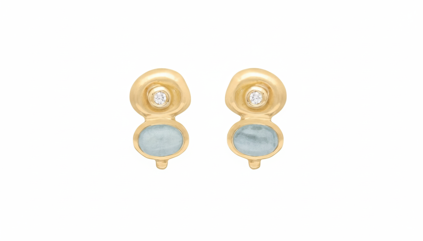 STUD EARRINGS IN 18K GOLD WITH A DIAMOND AND MILKY CABOCHON AQUAMARINE