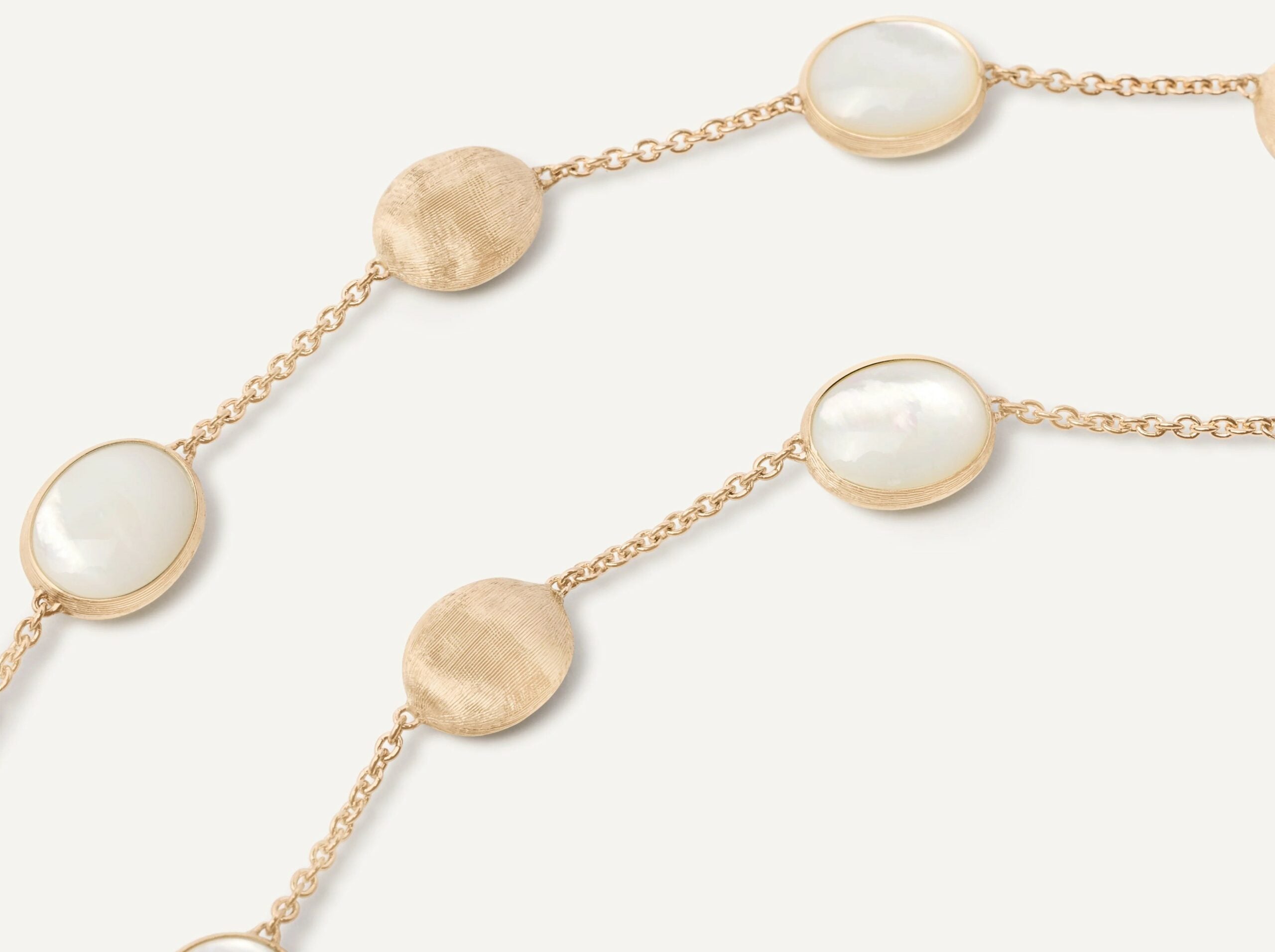 MARCO BICEGO SIVIGLIA 18K YELLOW GOLD NECKLACE WITH OVAL ELEMENTS AND MOTHER OF PEARL