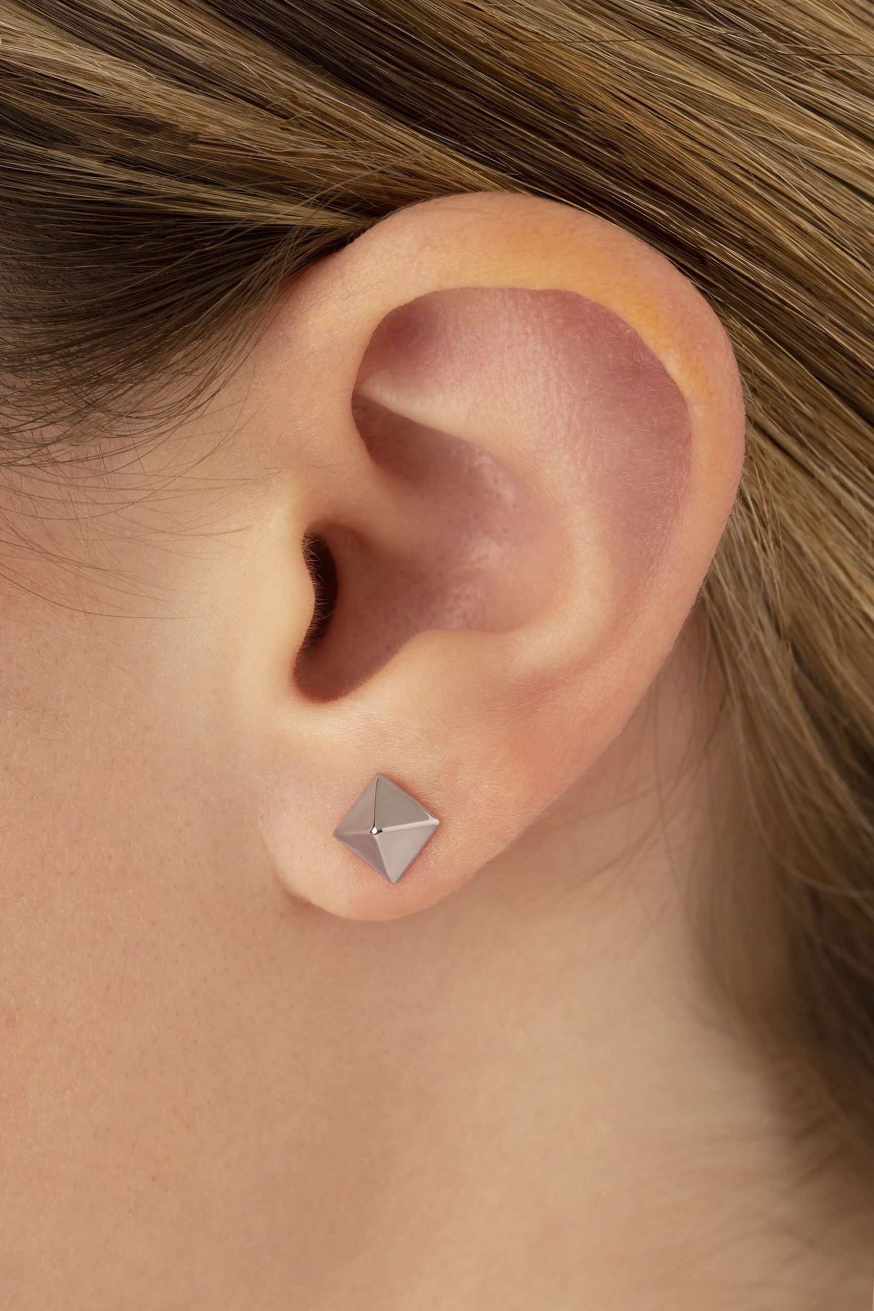 CARLA STERLING SILVER 6MM PYRAMID POST STUD EARRINGS