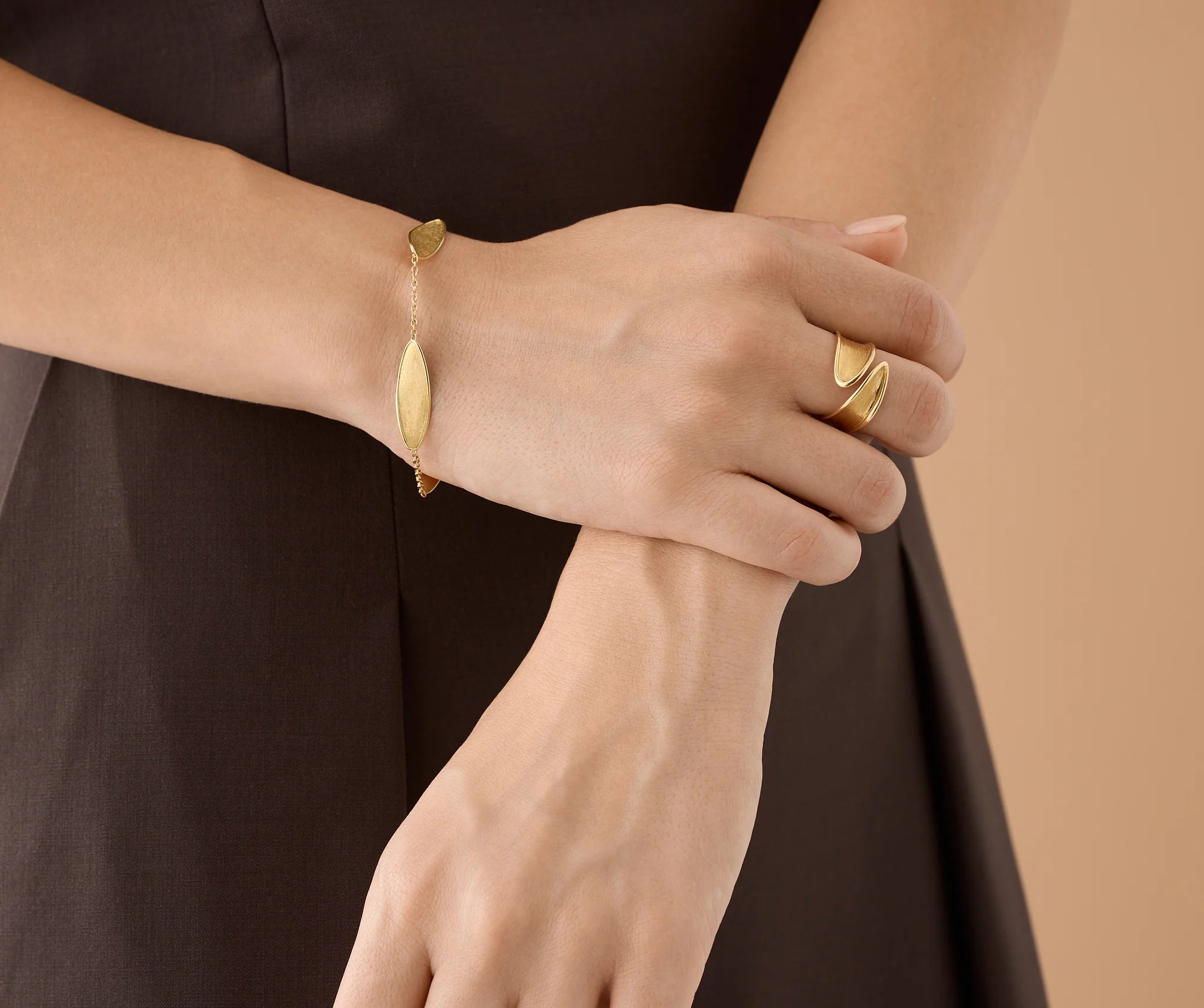 MARCO BICEGO LUNARIA TWIST 18K YELLOW GOLD RING, FINGER SIZE 7.