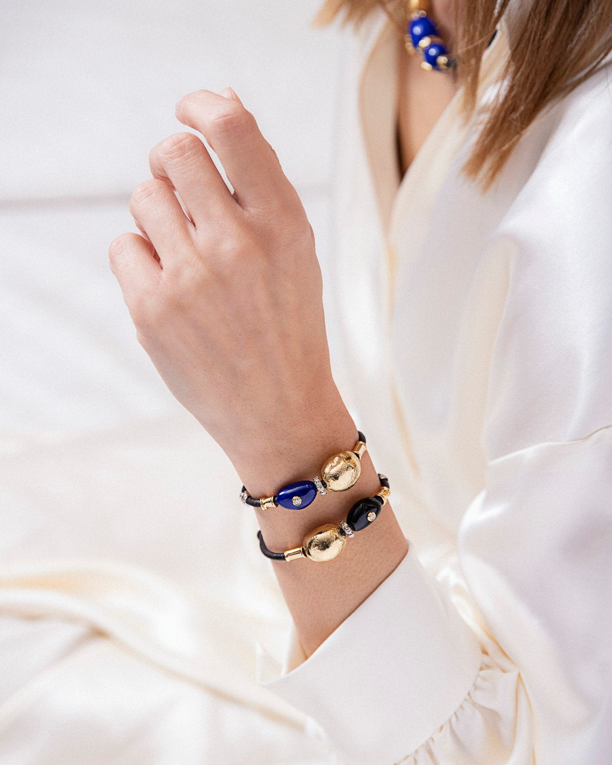 3MM LEATHER BRACELET WITH HANDMADE GOLD ELEMENTS, LAPIS AND DIAMONDS