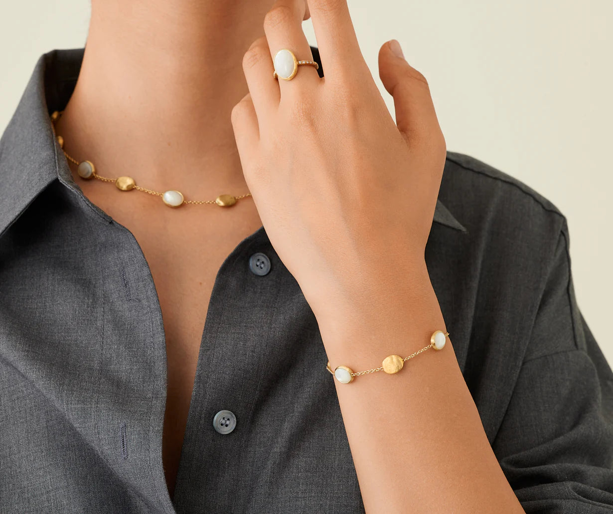 MARCO BICEGO SIVIGLIA 18K YELLOW GOLD BRACELET WITH OVALS AND MOTHER OF PEARL, SIZE 7.25