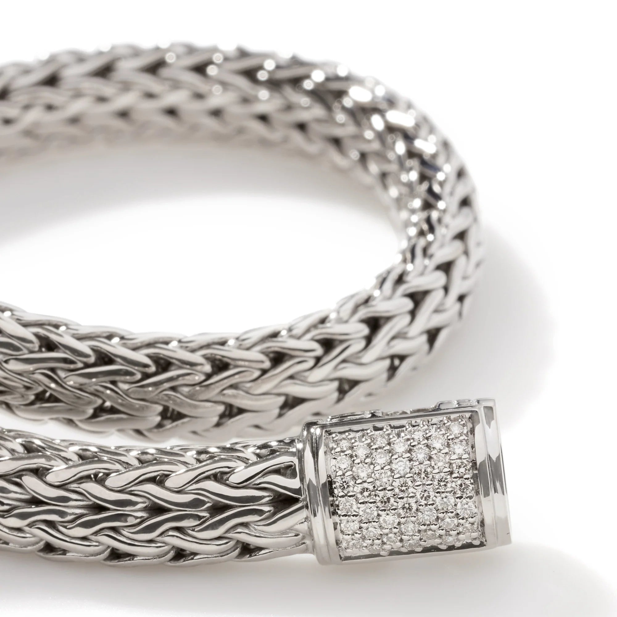 JOHN HARDY ICON MEDIUM STERLING SILVER BRACELET, PAVE DIAMOND PUSHER CLASP 0.24CT TW. SIZE MEDIUM