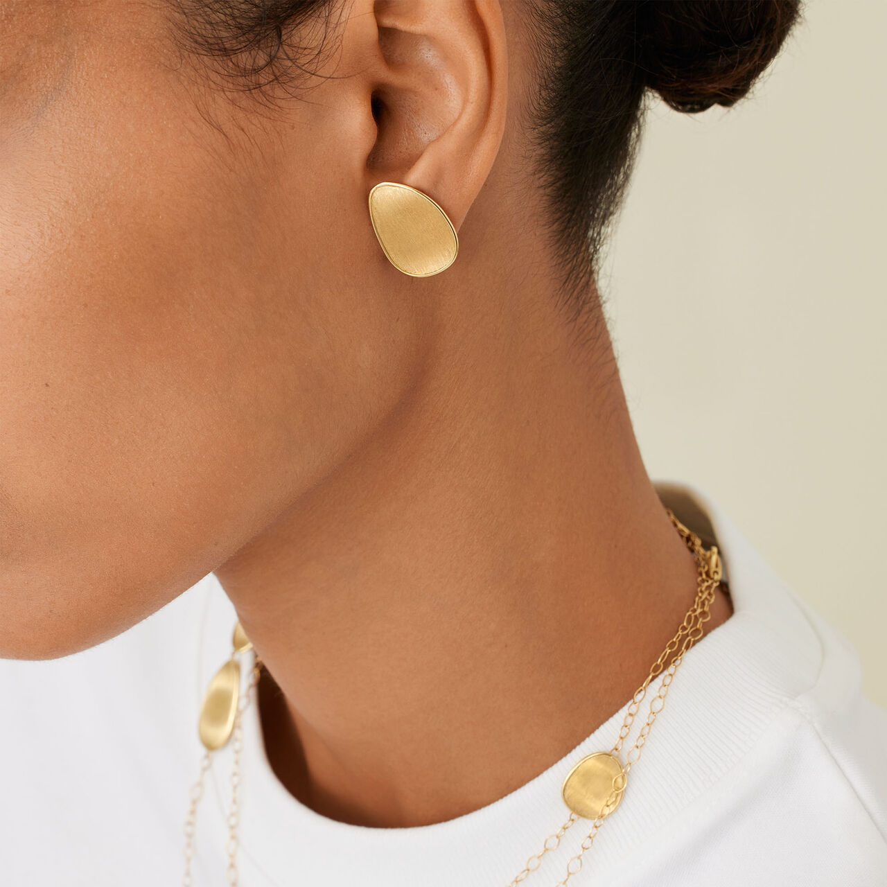MARCO BICEGO MEDIUM LUNARIA 18K GOLD STUD EARRINGS