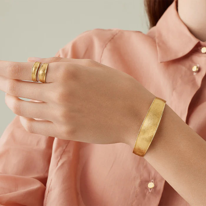 MARCO BICEGO 18K YELLOW GOLD LUNARIA MEDIUM WIDTH BANGLE